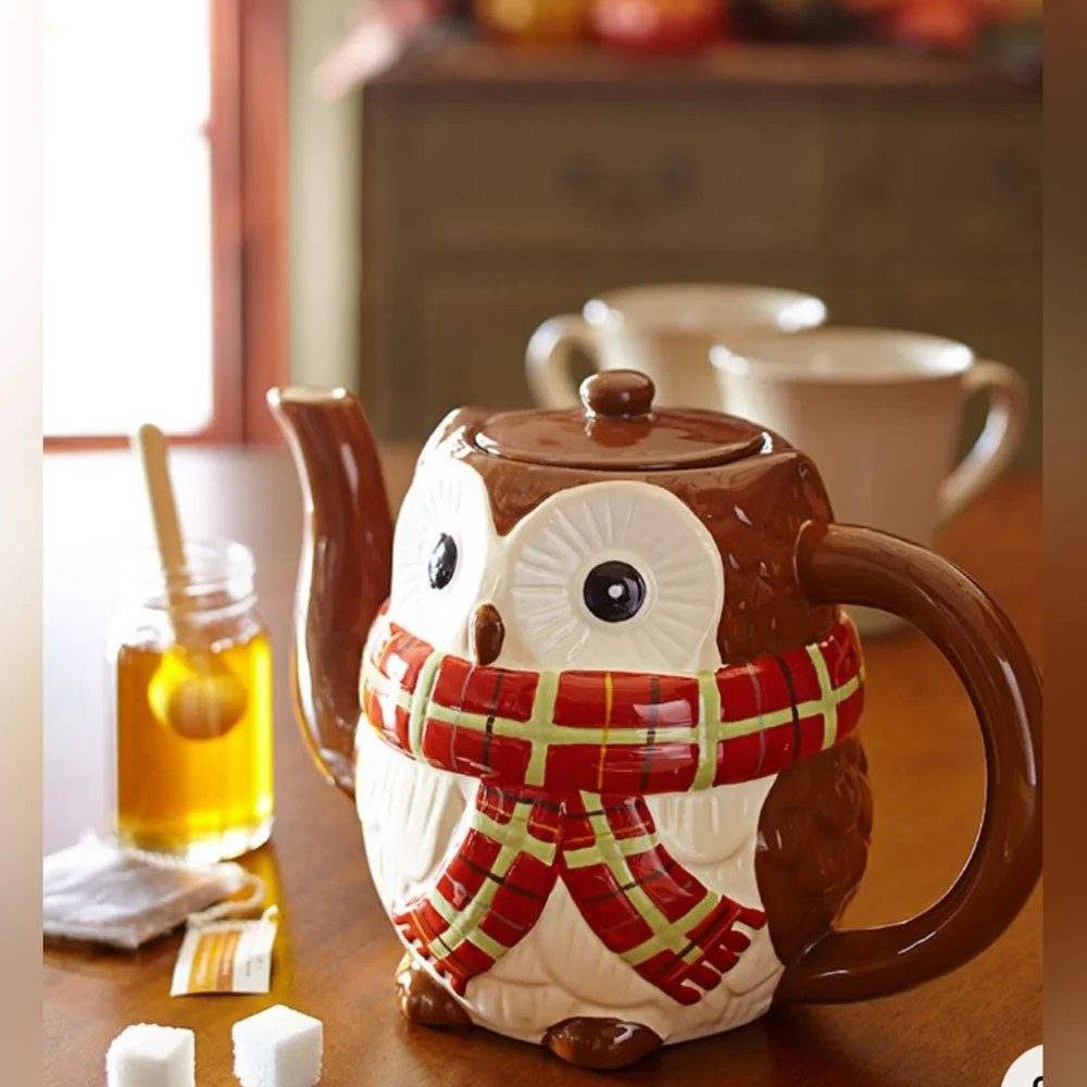 Vintage Pier 1 Imports:Hand painted Chilly Billy Teapot